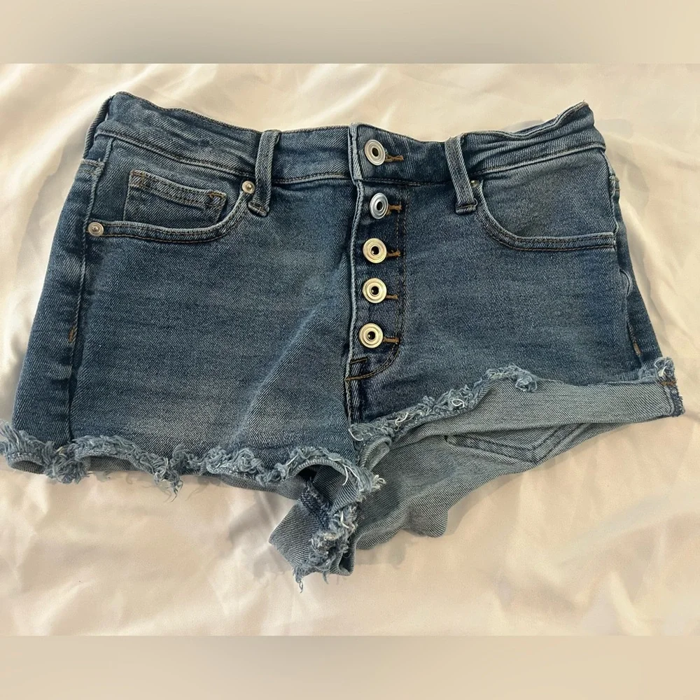 Celebrity Pink The Brat Cutoff Shorts Womens 7/28 Button Fly Raw Hem Denim
